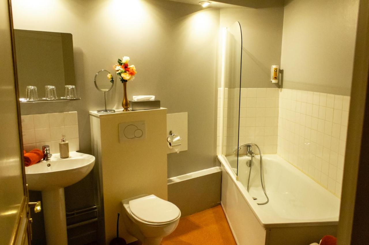 Hotel Le Baron Crémieu Eksteriør billede