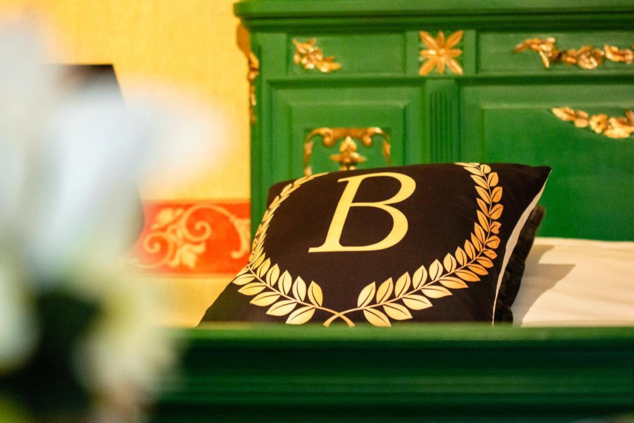 Hotel Le Baron Crémieu Eksteriør billede