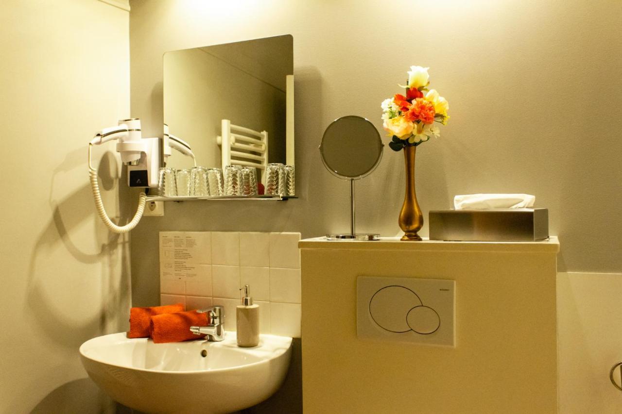 Hotel Le Baron Crémieu Eksteriør billede