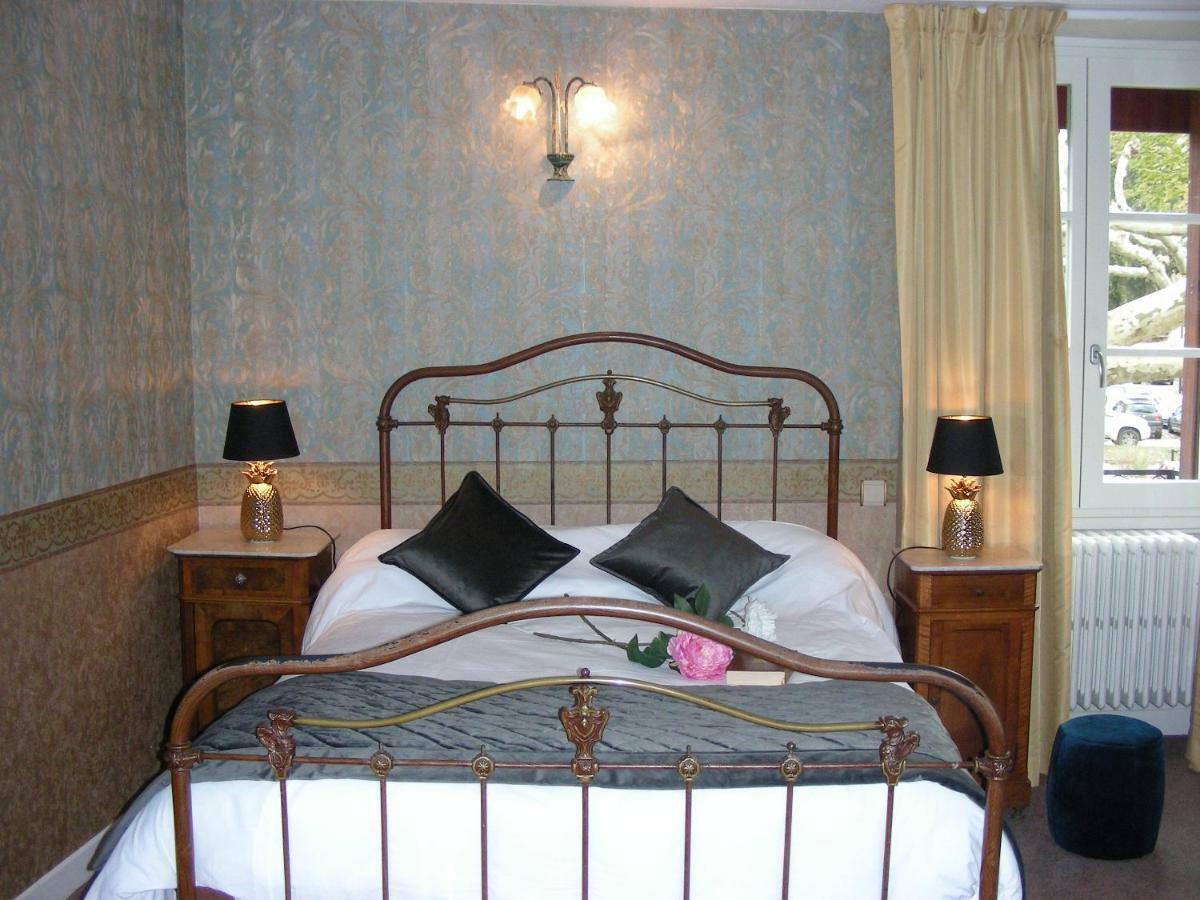 Hotel Le Baron Crémieu Eksteriør billede