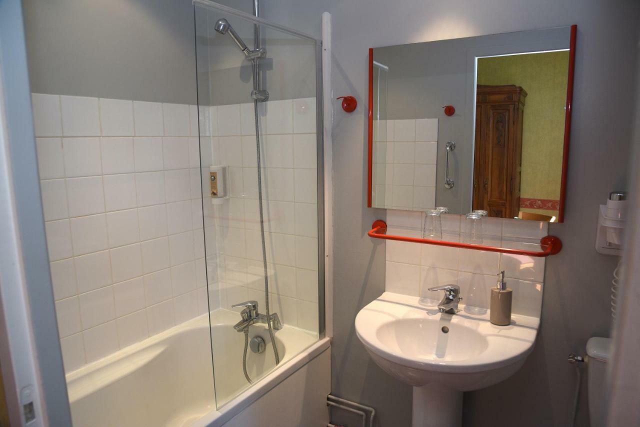 Hotel Le Baron Crémieu Eksteriør billede