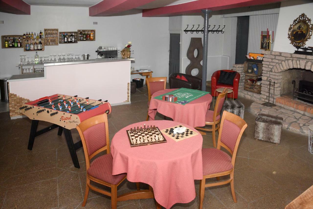 Hotel Le Baron Crémieu Eksteriør billede