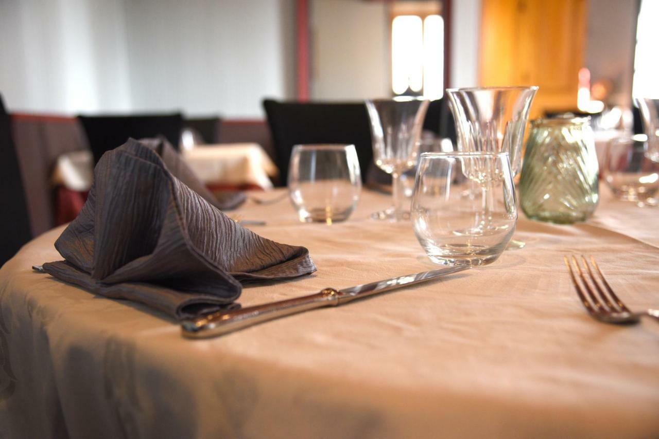 Hotel Le Baron Crémieu Eksteriør billede